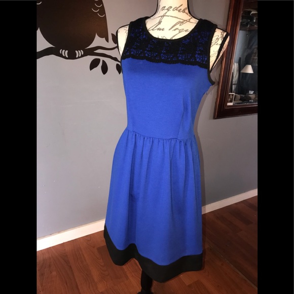 Dresses & Skirts - Blue dress with lace accent